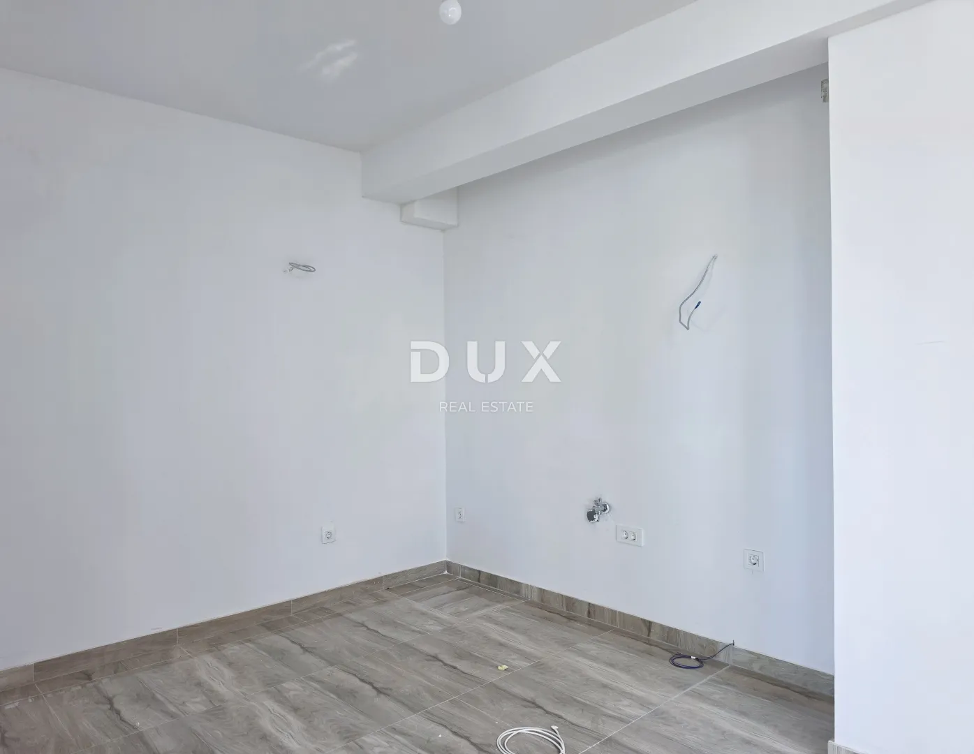 otok rab, banjol - luksuzni penthouse s 360° pogledom - slika 7