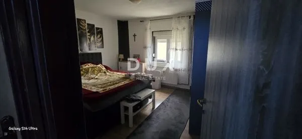 dalmacija, karin donji – prostrana kuća s dva apartmana i konobom - slika 10