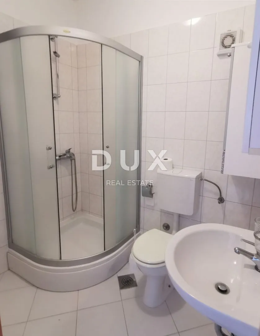 istra, rabac - dva apartmana, prvi red do mora - slika 11
