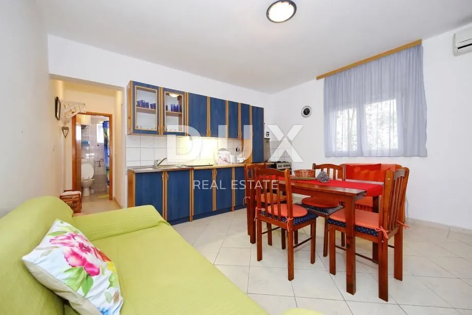 pirovac - apartmanska kuća - slika 7