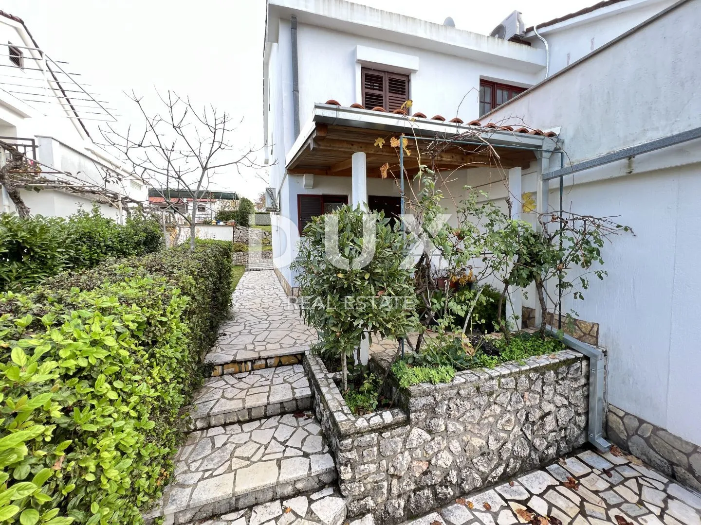 otok krk, njivice - samostojeća kuća sa velikom okućnicom - slika 25