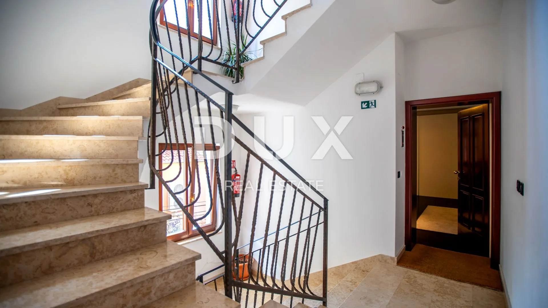 istra, rovinj - etaža zgrade u centru grada - slika 24