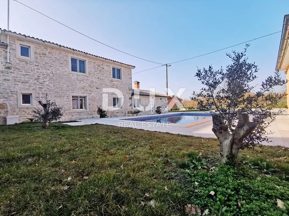 ISTRA, VIŠNJAN - Imanje s dvije kuće i pogledom na more