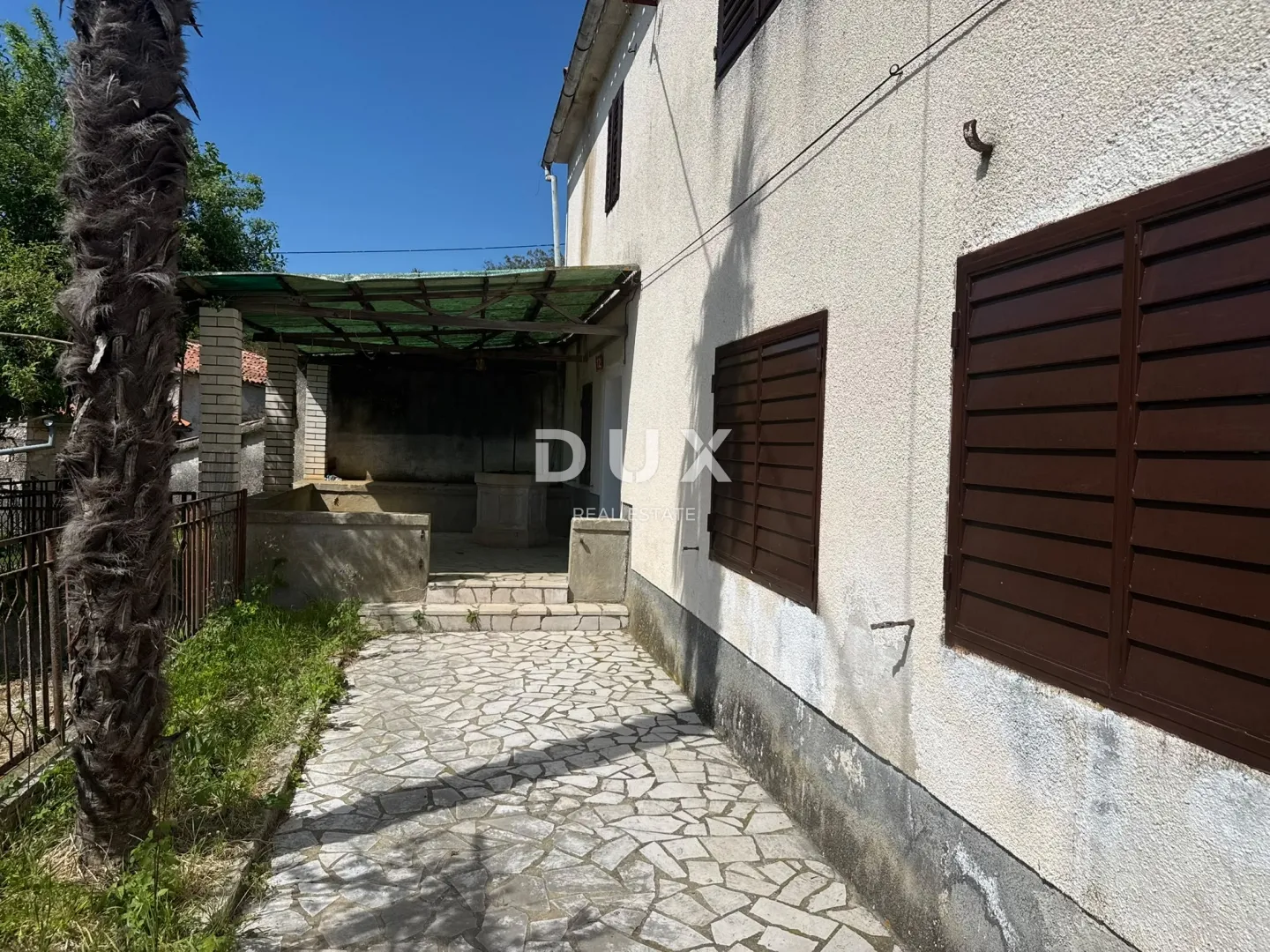istra,gračišće - prostrana kuća na rubu naselja - slika 2