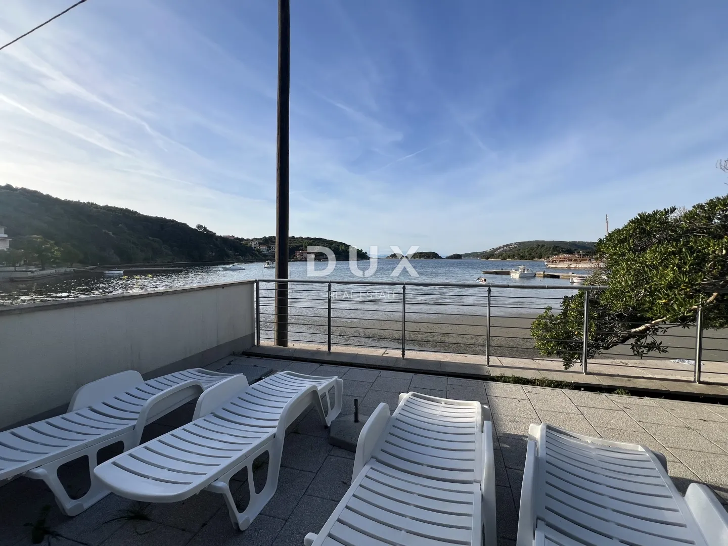 otok rab – unikatna nekretnina prvi red do mora - slika 13