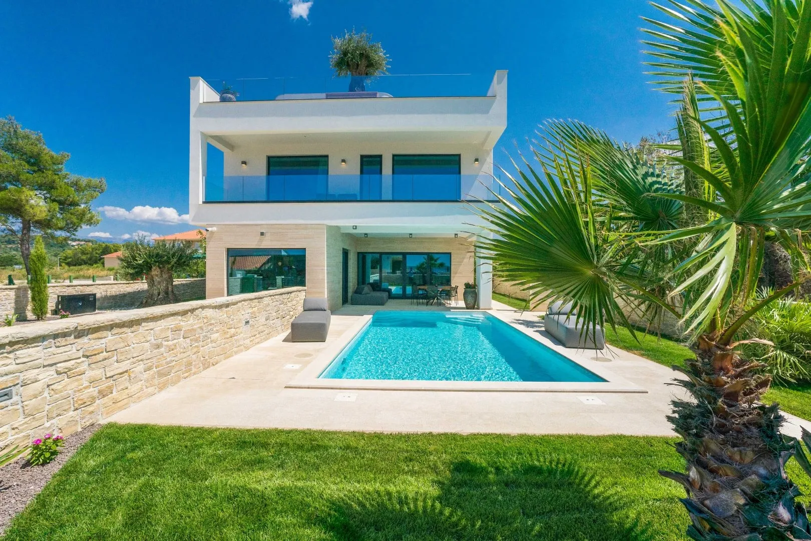 zadar, ljubač - luksuzna vila 2. red do mora - slika 1