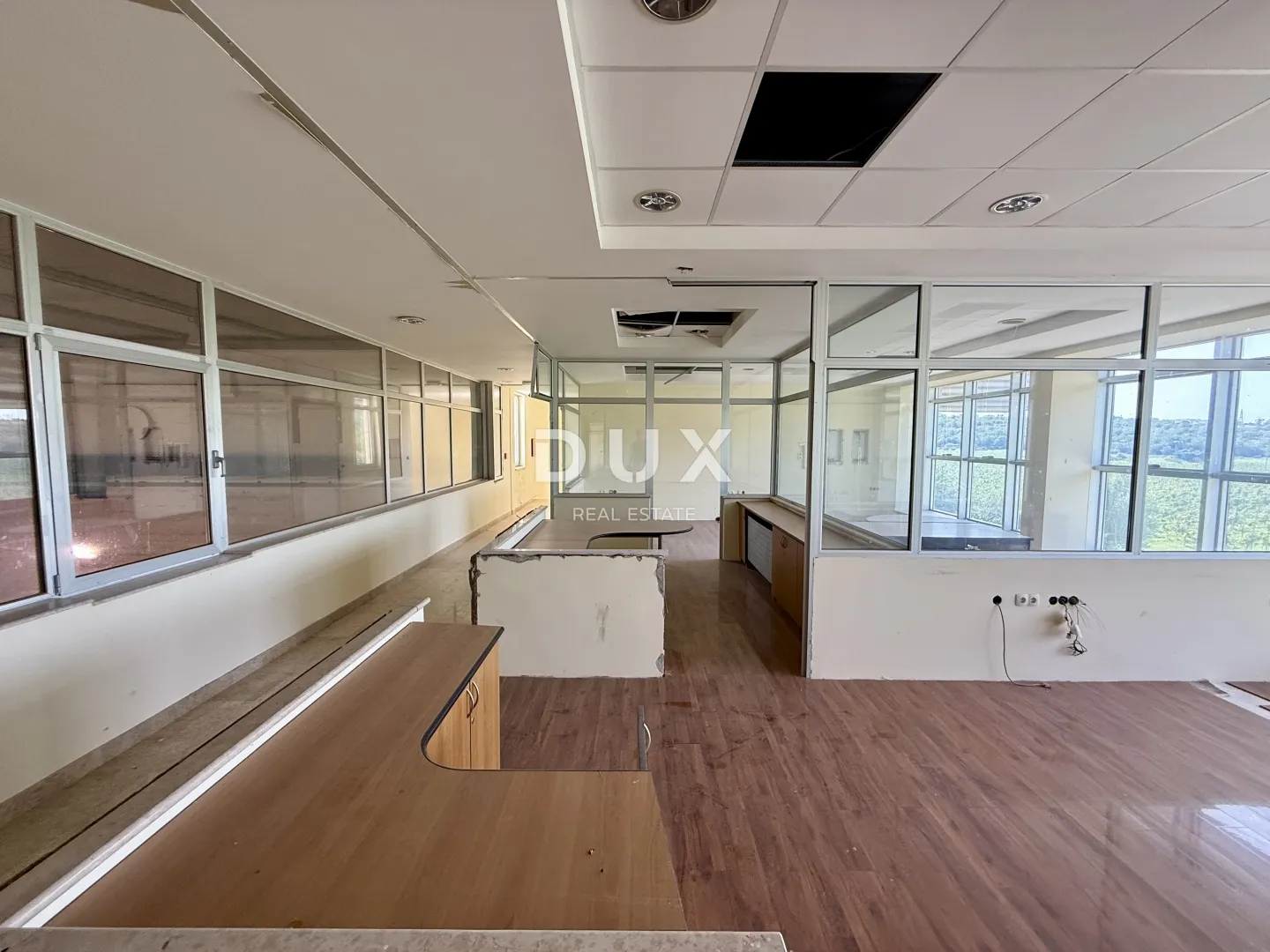 kvarner, novi vinodolski, poslovna zgrada 3.776 m2, okućnica 9362 m2 - slika 32