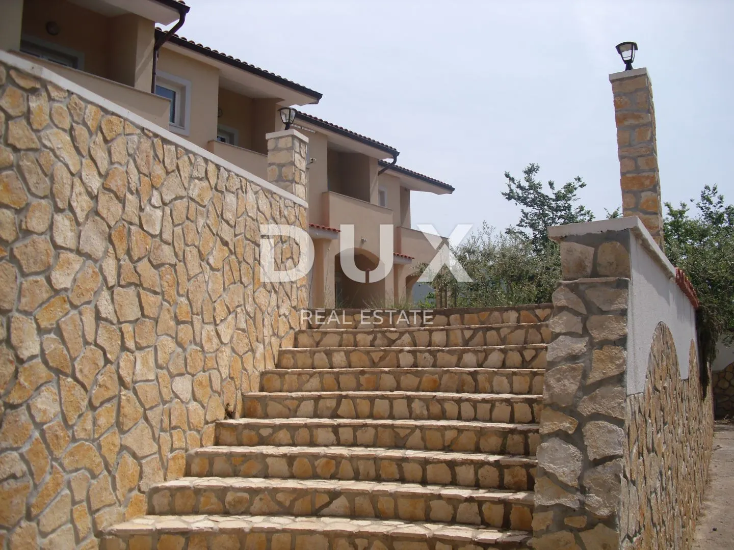 otok krk, baška - 4 kuće sa 8 apartmana i bazenom - slika 5
