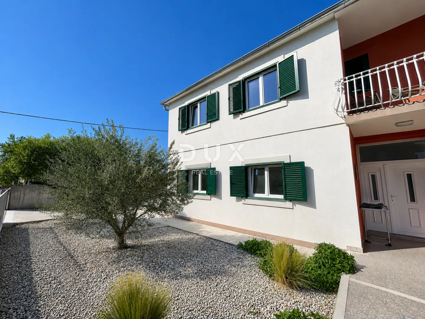 dalmacija, vodice – privatni mini resort s 4 apartmana i bazenom, 300 m od centra - slika 29