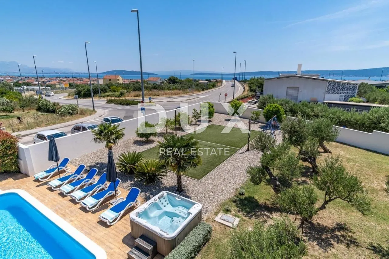 split, kaštel - predivna vila s bazenom i pogledom na more - slika 42
