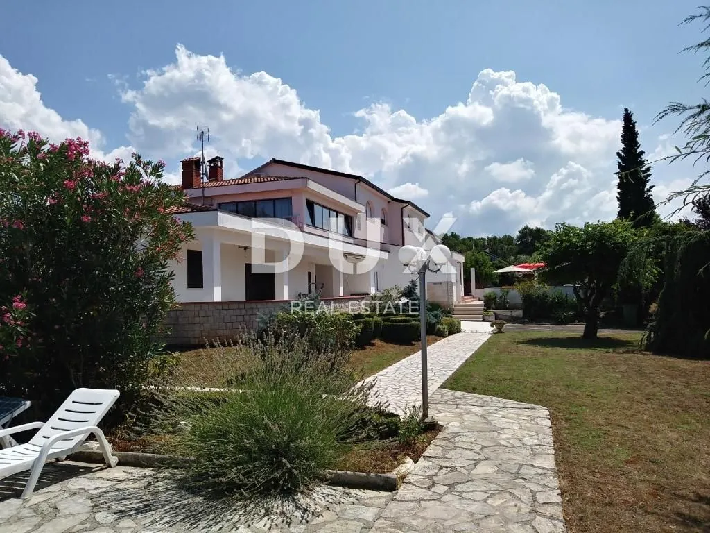 istra,poreč - hotel sa bazenom i prostranom okućnicom! - slika 3