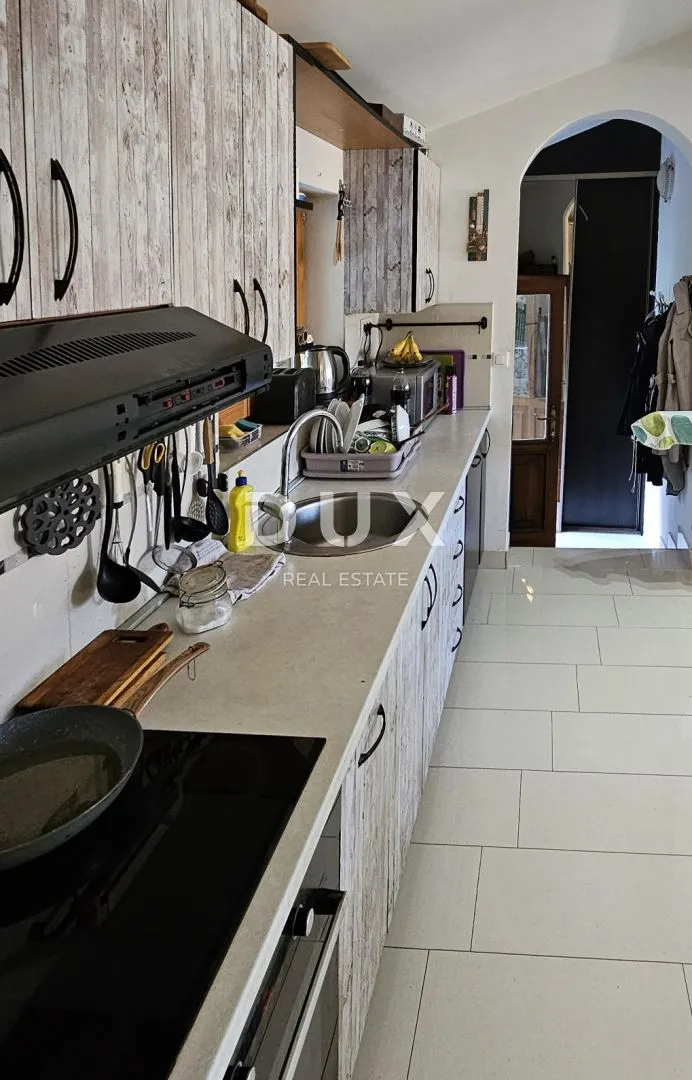 mali lošinj, centar - stan sa dvorištem na samo 500m od mora i glavnog trga - slika 2