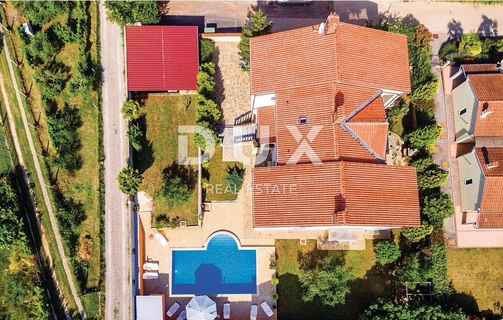 istra, banjole - apartmanska kuća na 150m od mora! - slika 13
