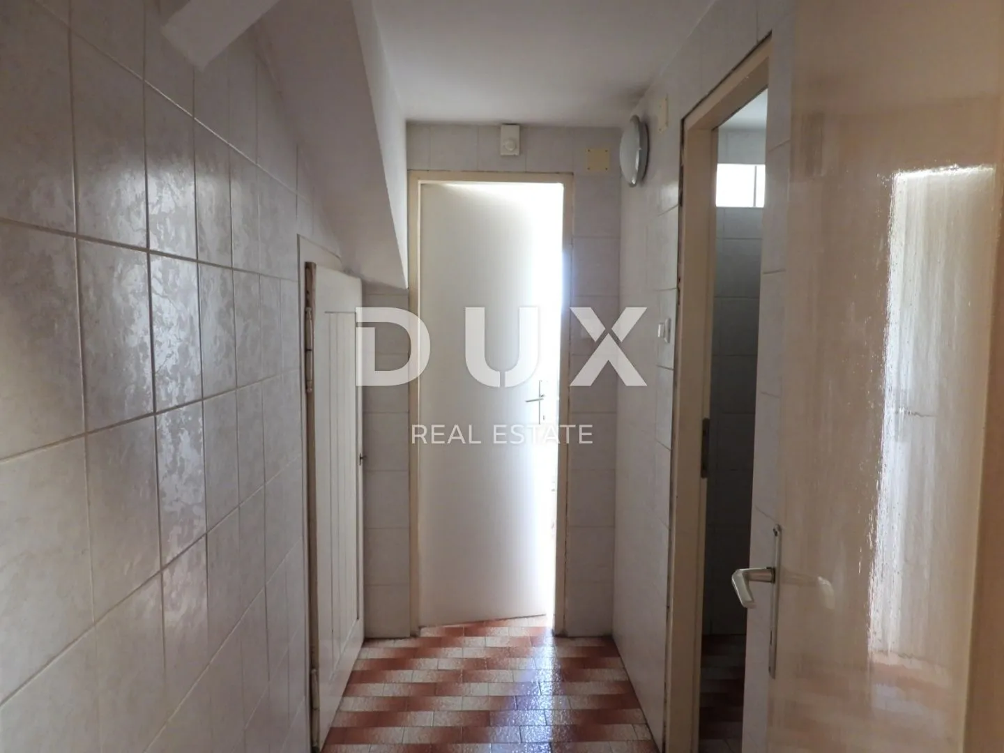 lovran, centar - stan 2. red do mora 110m2 s panoramskim pogledom na more - slika 24