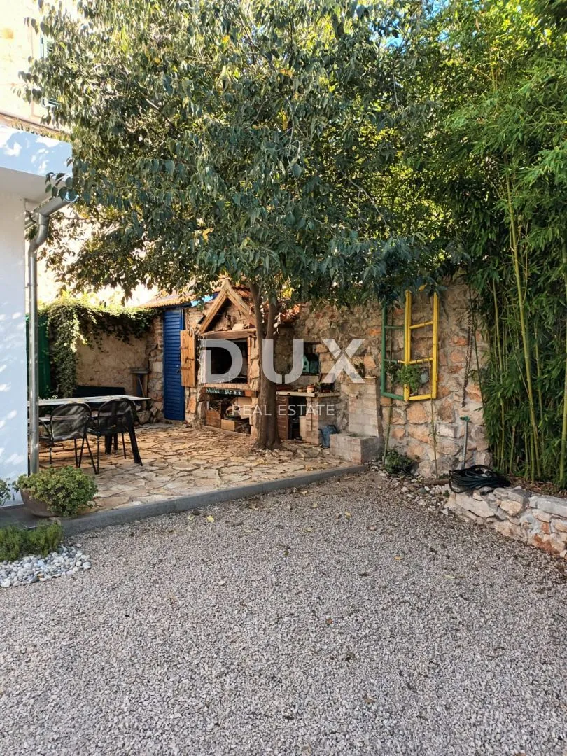 šibenik, centar - kuća u centru grada s tri apartmana i 230 m2 dvorišta i o - slika 10