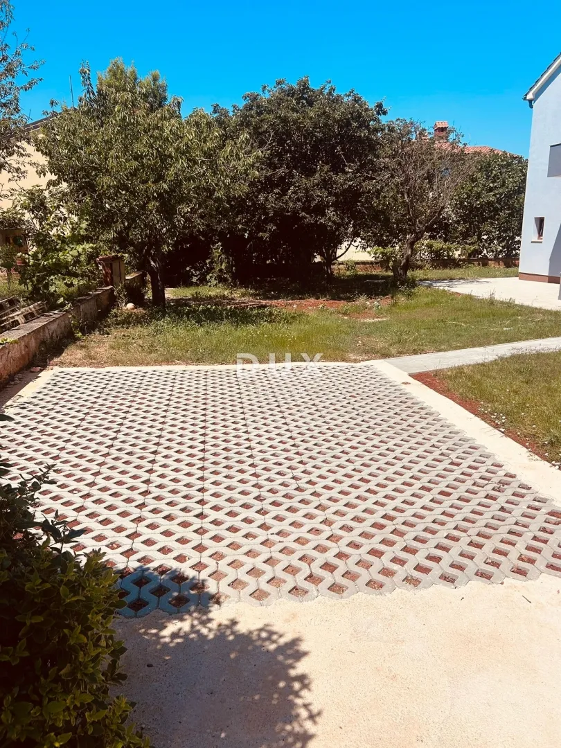 istra, poreč - prostrani renovirani stan s vrtom - slika 26