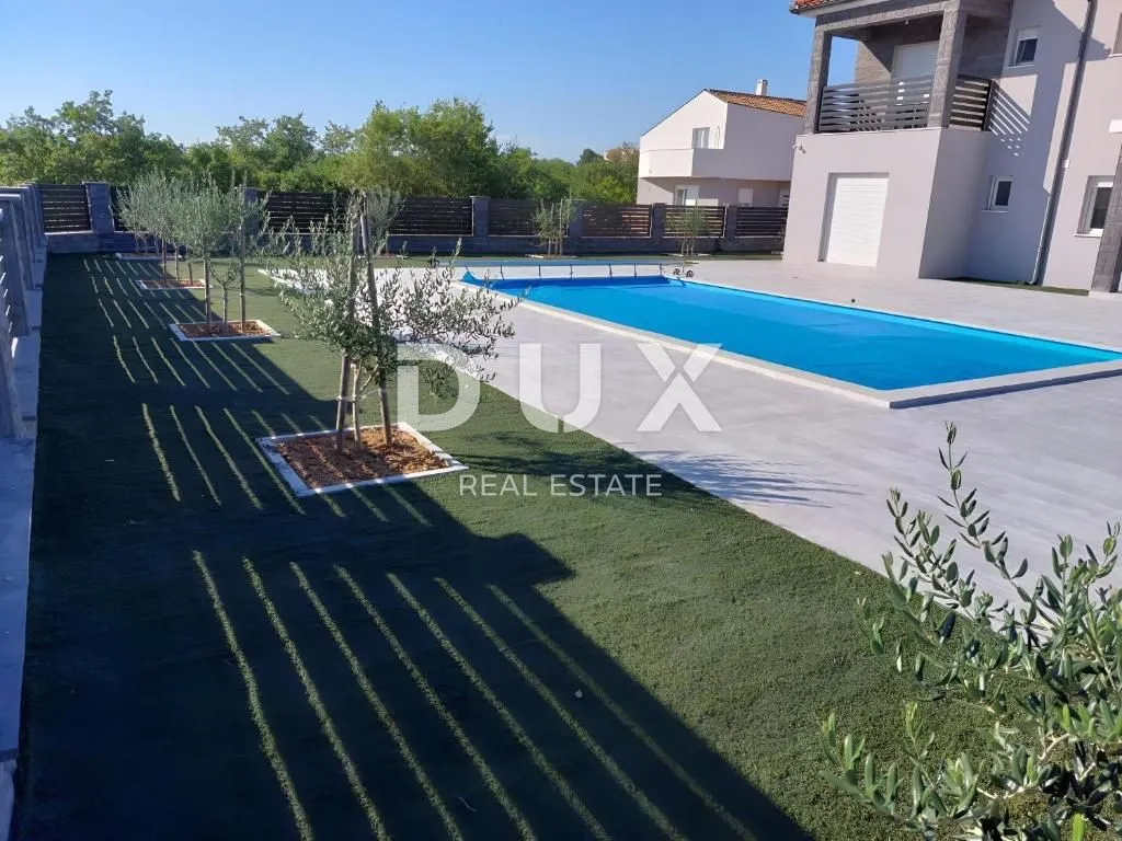 zadar, murvica - vila s bazenom i velikom okućnicom! - slika 27