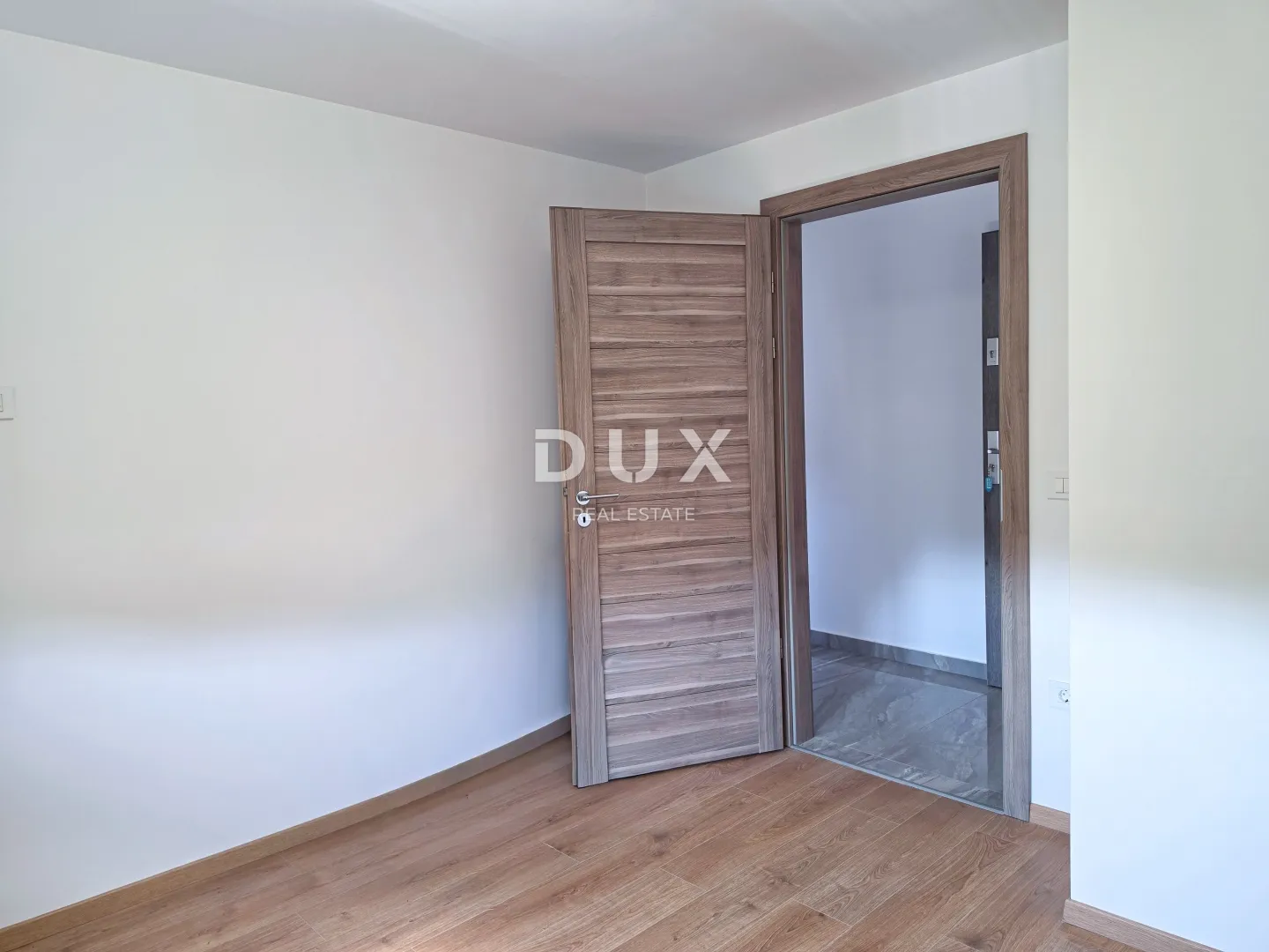 otok rab, banjol - dvoetažni stan s galerijom blizu mora - slika 13