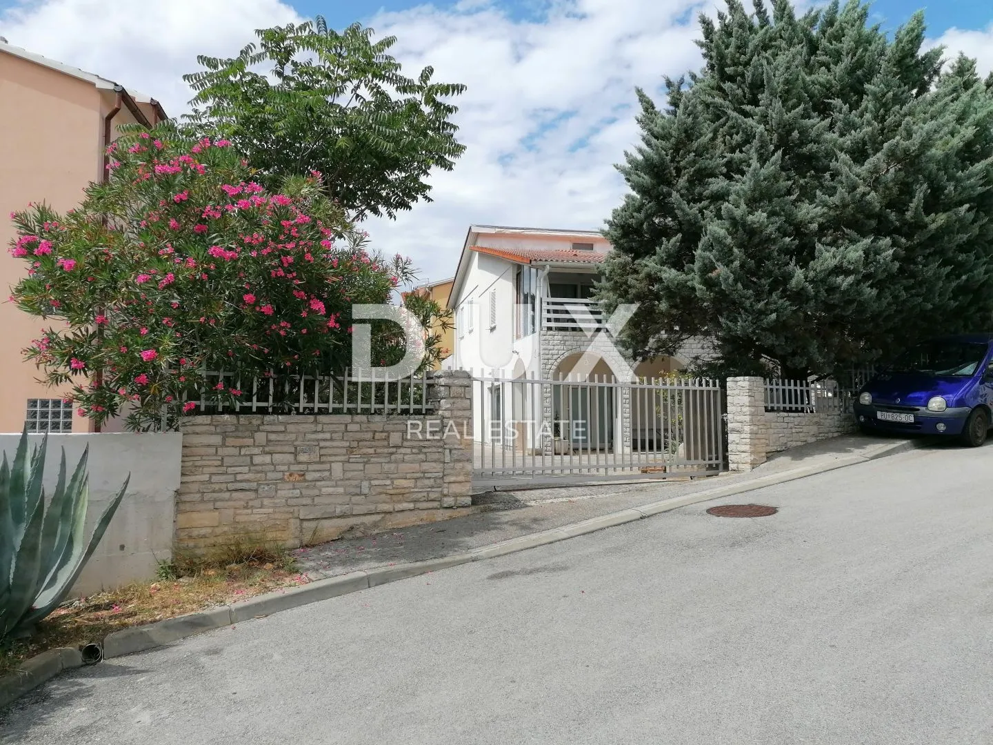 istra, pula - kuća sa tri stana i poslovnim prostorom! - slika 9