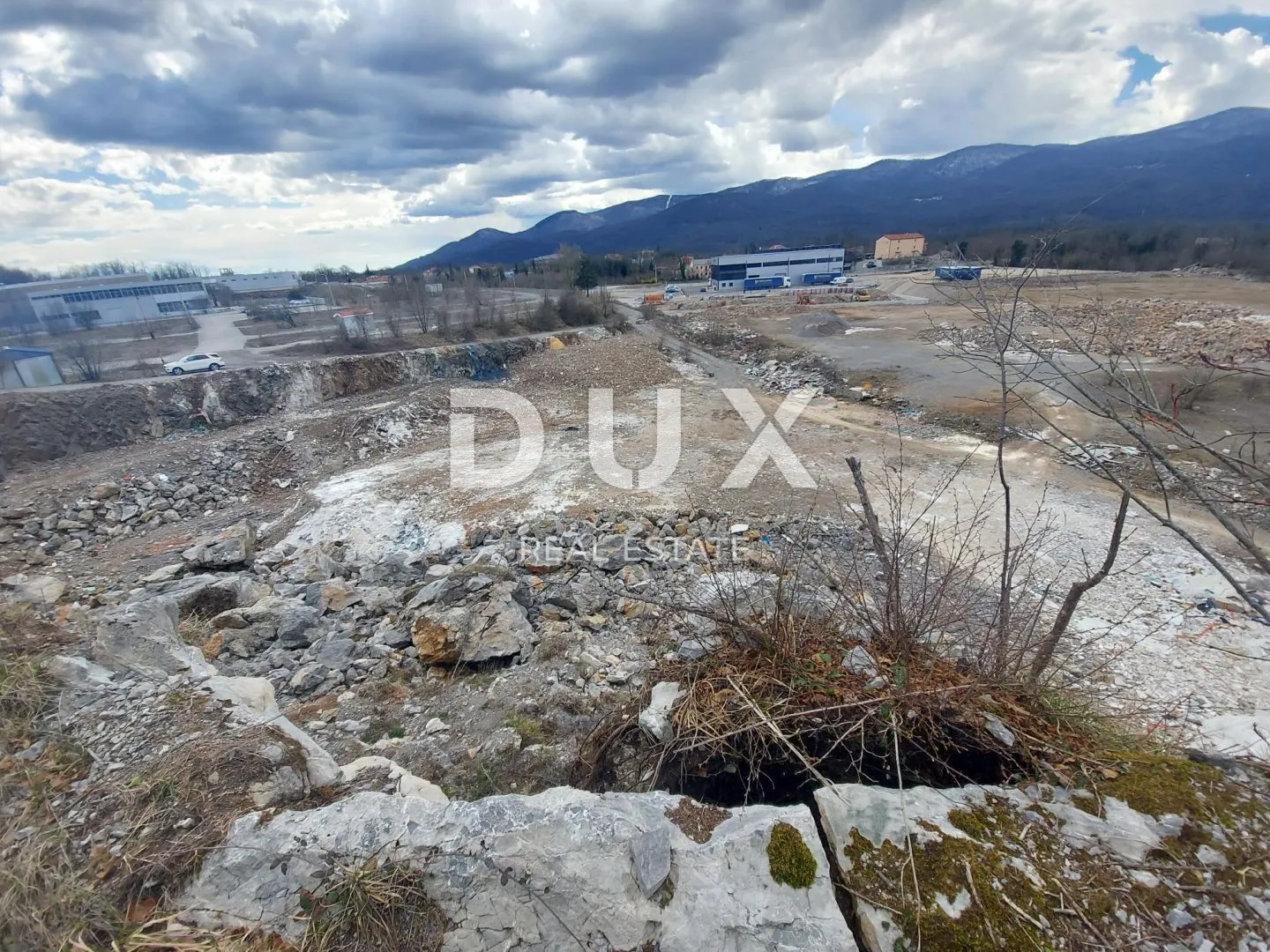 permani - građevinski teren 1640 m2 za halu / poslovnu zgradu - slika 6