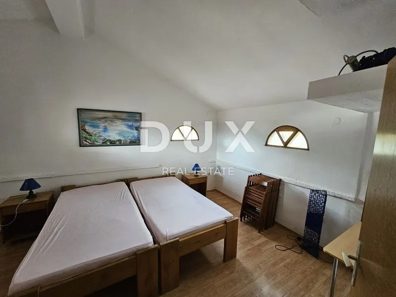 klenovica- dvojna kuća/villa 320m2 s pogledom na more + okoliš 400m2 - slika 10