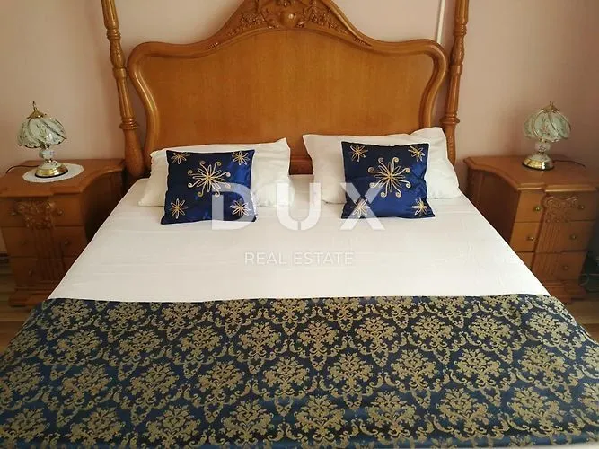 istra, pula - apartmanska kuća u strogome centru s bazenom i okućnicom - slika 7