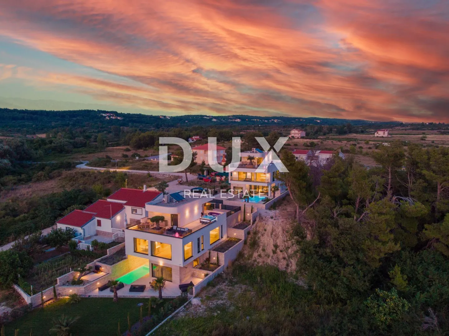 zadar, ljubač - luksuzna vila 2. red do mora - slika 37