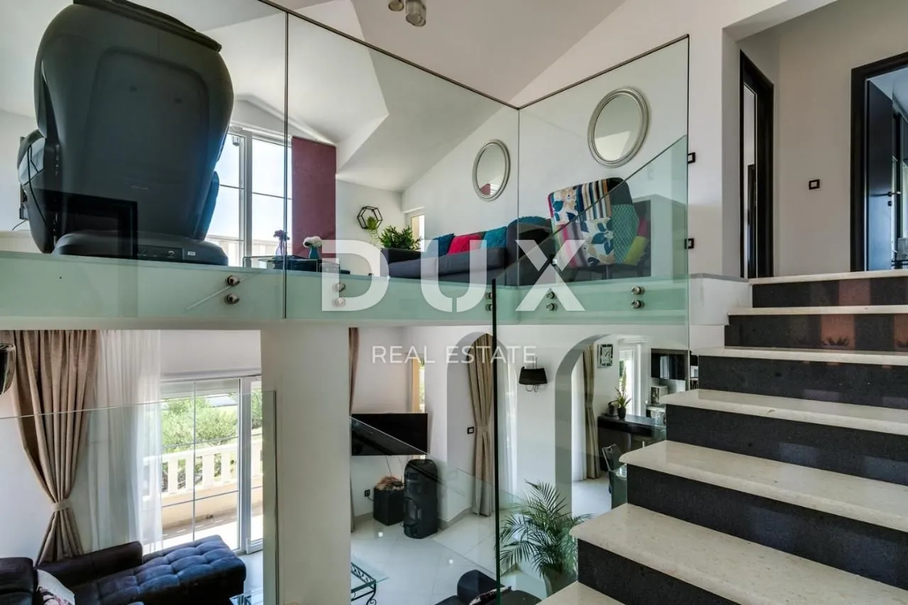 split, kaštel - predivna vila s bazenom i pogledom na more - slika 17