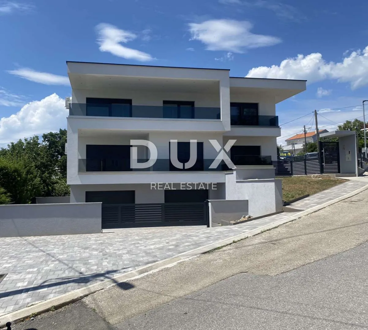 CRIKVENICA - samostojeća kuća na dvije etaže