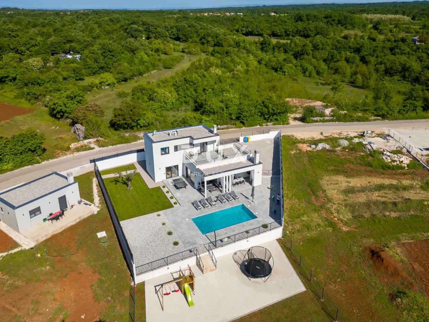 ISTRA, SVETVINČENAT - Moderna vila s bazenom, ljetnom kuhinjom i velikom okućnicom - Režanci, Svetvinčenat