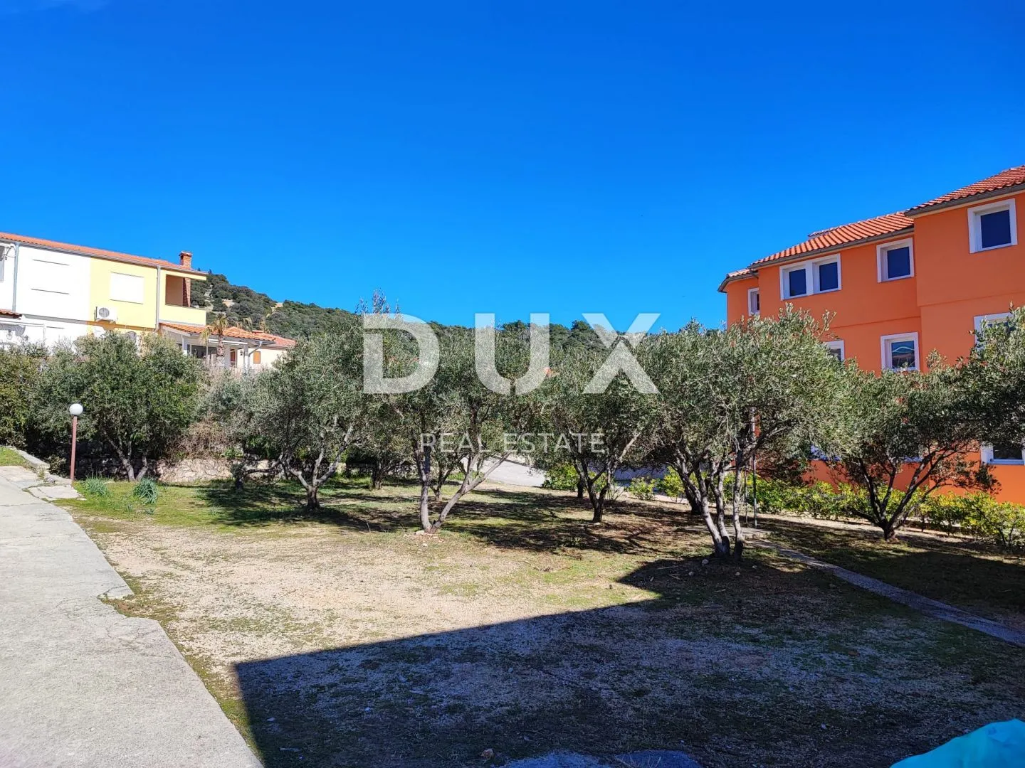 otok rab, barbat - samostojeća apartmanska kuća na odličnoj lokaciji - slika 47