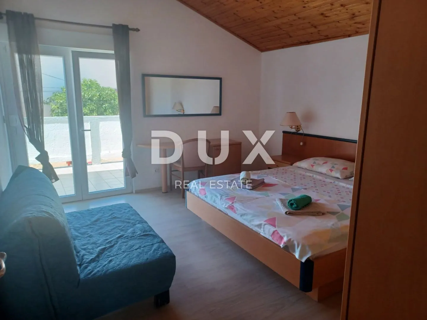 otok rab, barbat - samostojeća apartmanska kuća na odličnoj lokaciji - slika 15