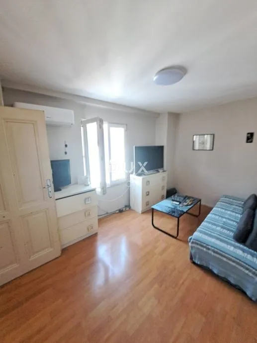 pula, centar, dvosobni stan, 35 m2, 50 m od arene - slika 3