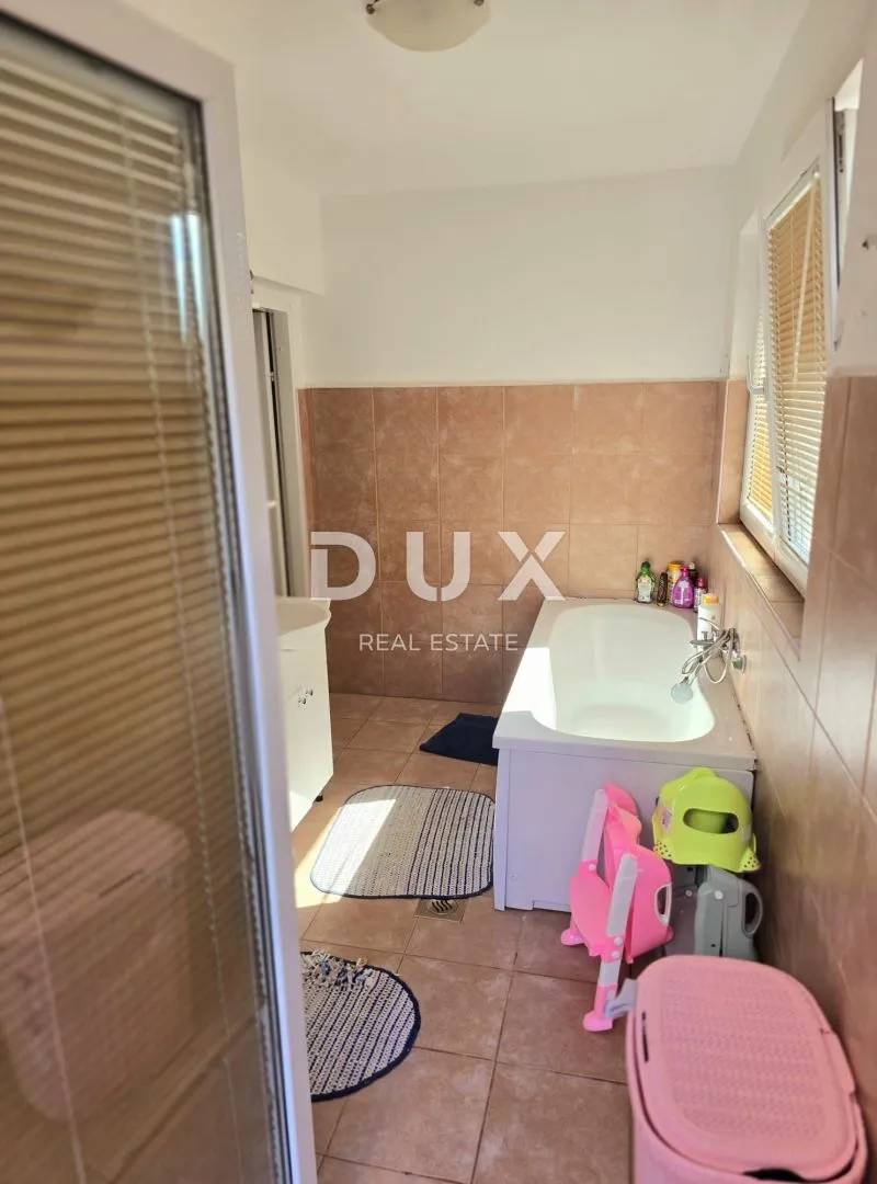 mali lošinj - trosobni stan sa terasom i pogledom na more - slika 7