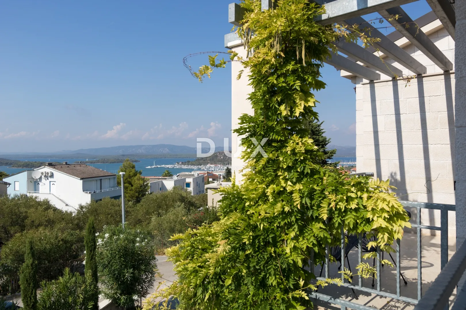 dalmacija, otok murter, dvojna kamena kuća, 148 m2, bazen - slika 25
