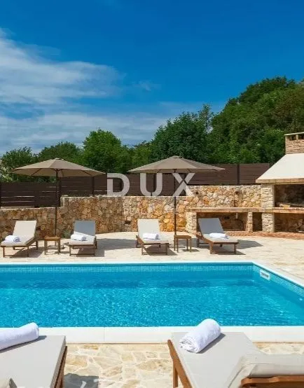 otok krk - mediteranska vila sa bazenom i velikom okućnicom - slika 9