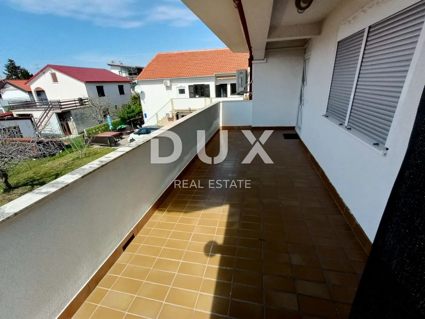 zadar, sabunike - prostrana apartmanska kuća s velikom okućnicom - slika 15