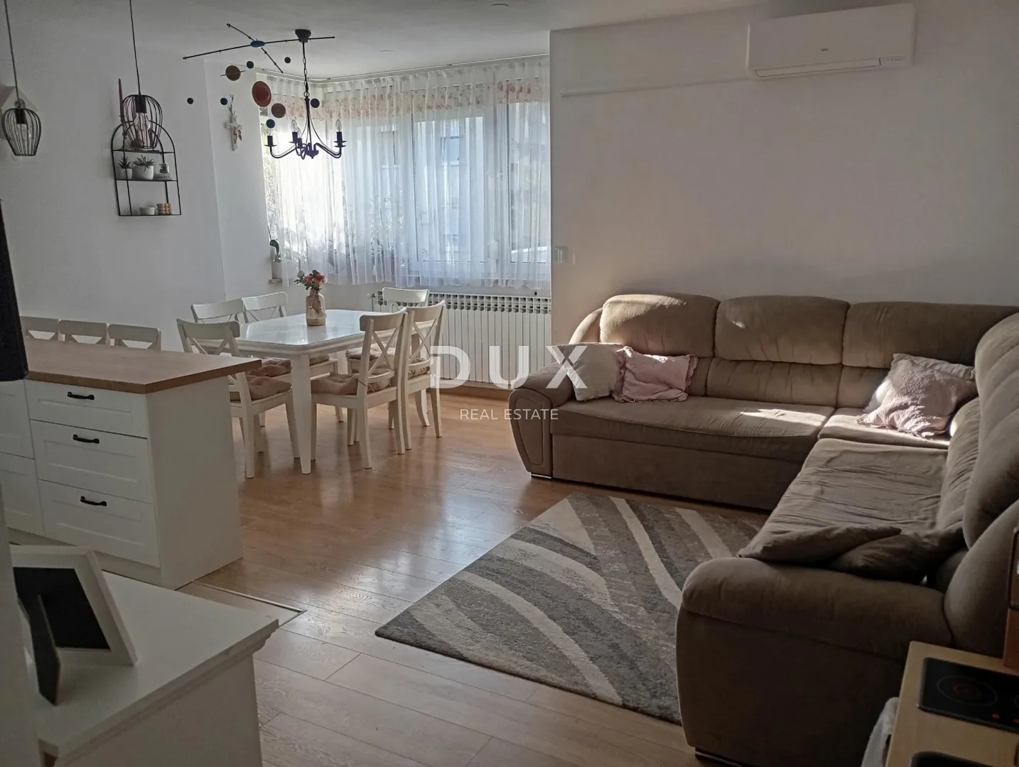 ZAGREB, BRESTJE - Uređen obiteljski stan s 3 spavaće sobe - Sesvete, Zagreb