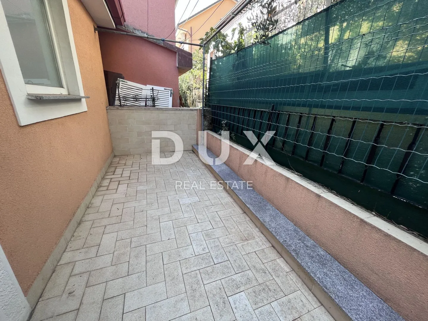 rijeka, škurinje - kuća s tri stambene jedinice i garažom - slika 42