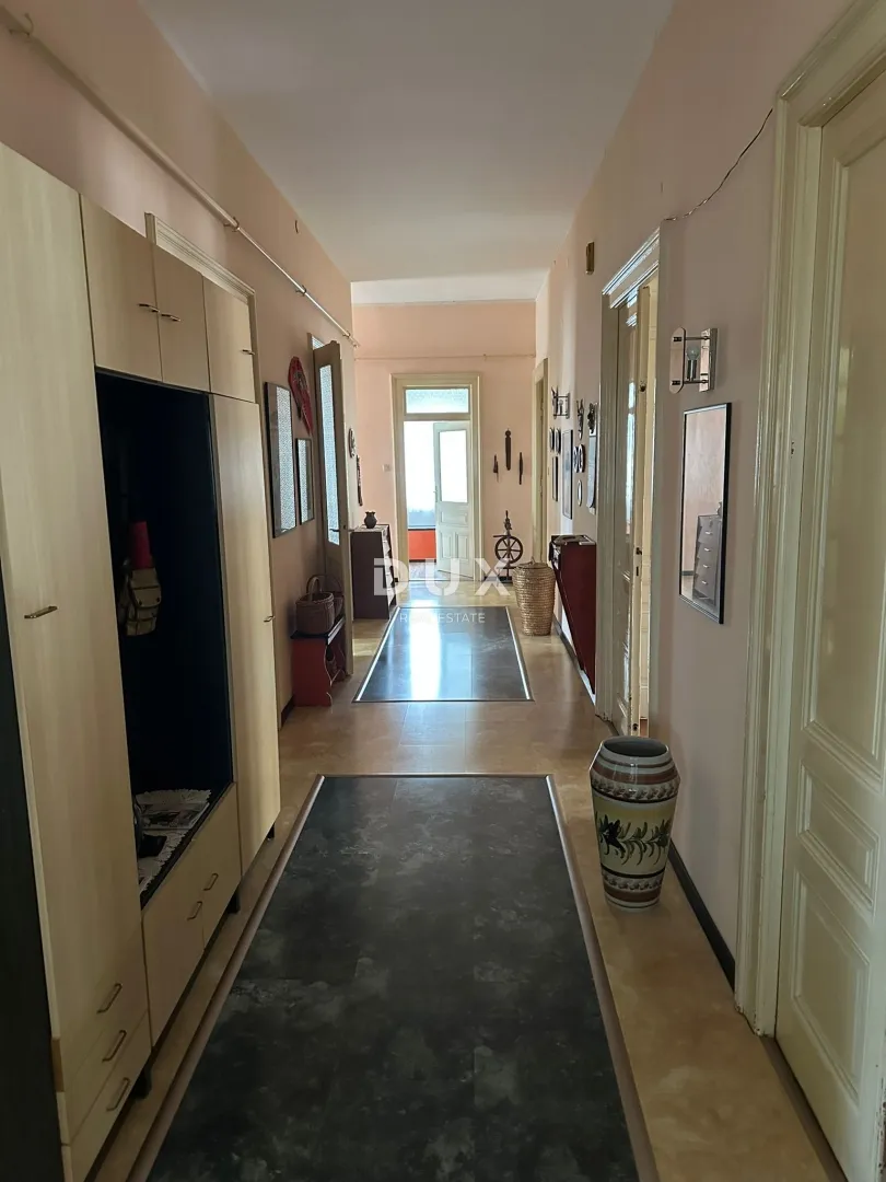 istra, pula - jedinstveni stan od 178 m2 u srcu pule! - slika 2