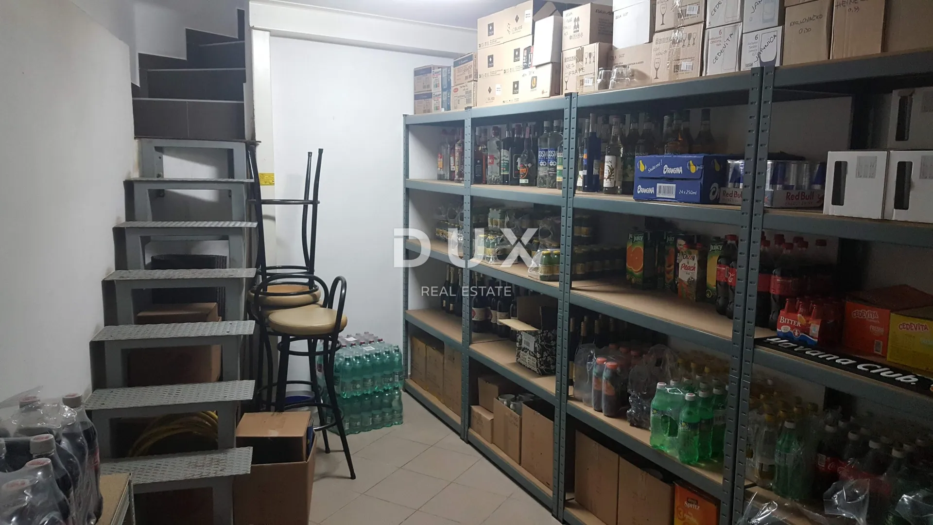 istra,rovinj - predivan uhodani caffe bar u srcu rovinja - slika 54