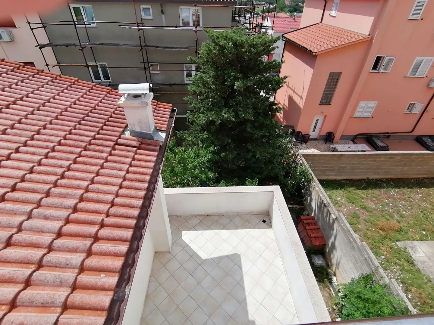 istra, pula - kuća sa tri stana i poslovnim prostorom! - slika 22