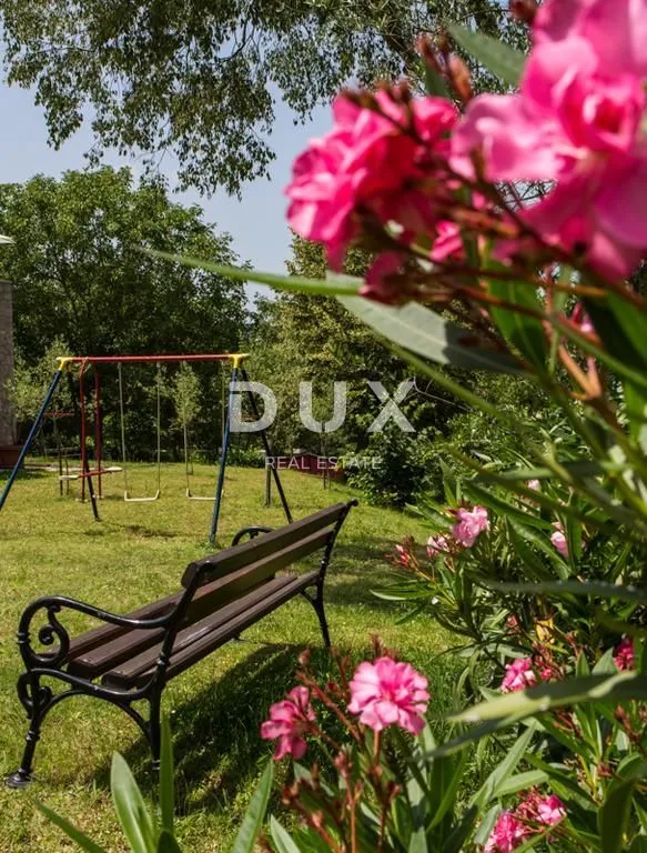 dvije prekrasne vile s bazenom na prostranoj okućnici - slika 46