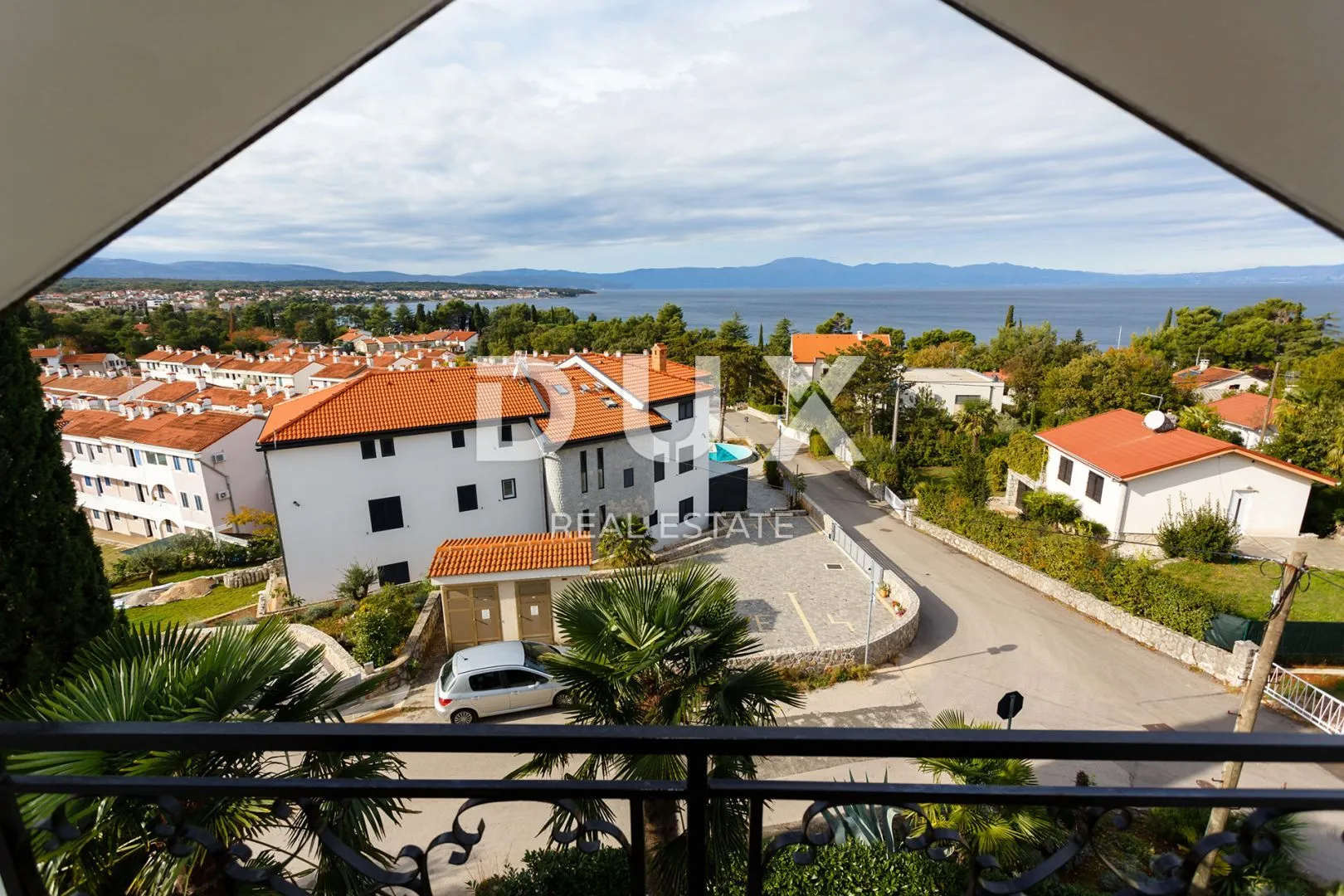otok krk, malinska - renovirana apartmanska kuća u blizini mora - slika 2