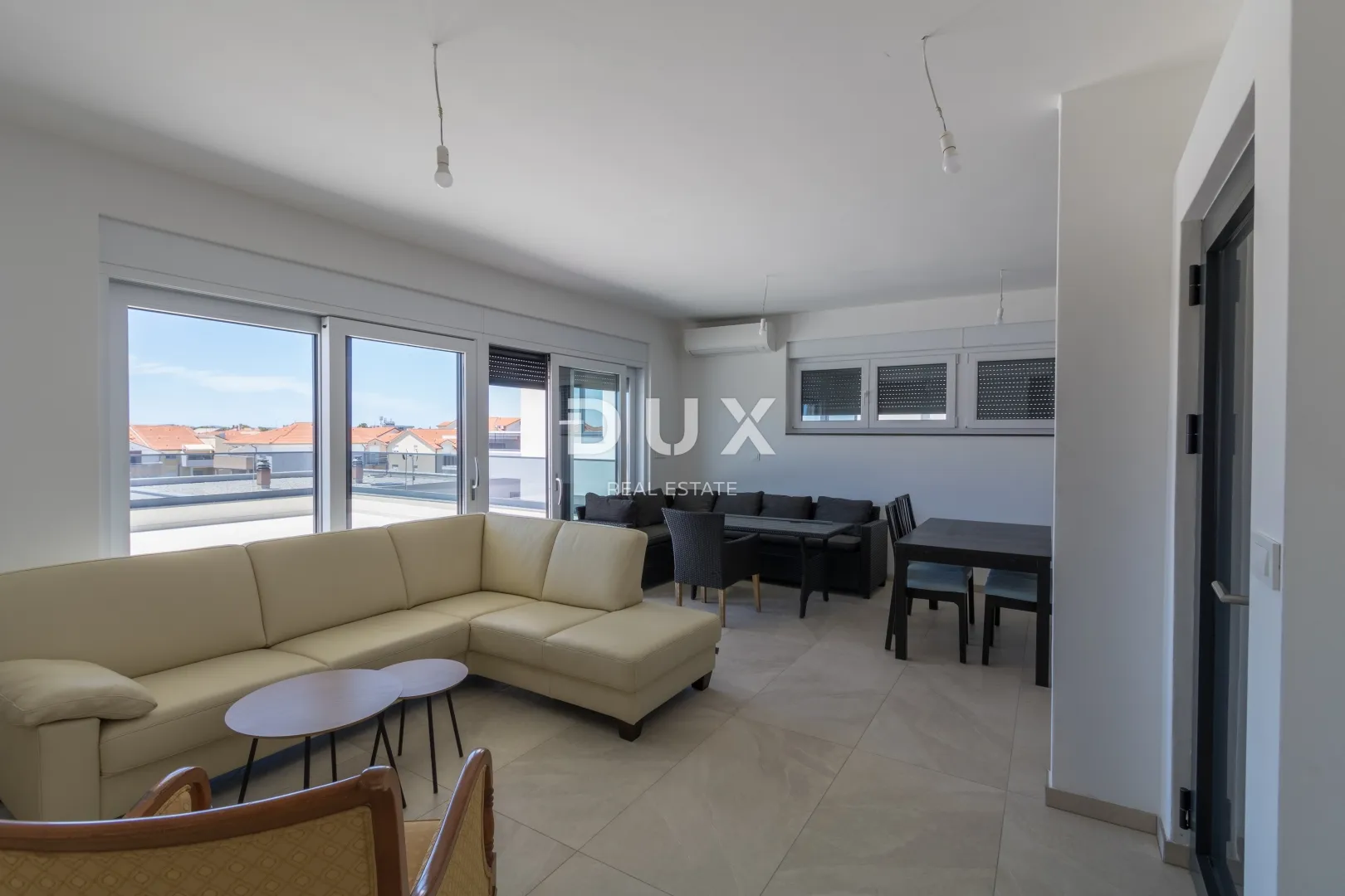 DALMACIJA, VODICE - Dvosoban stan na katu s 80m2 terase