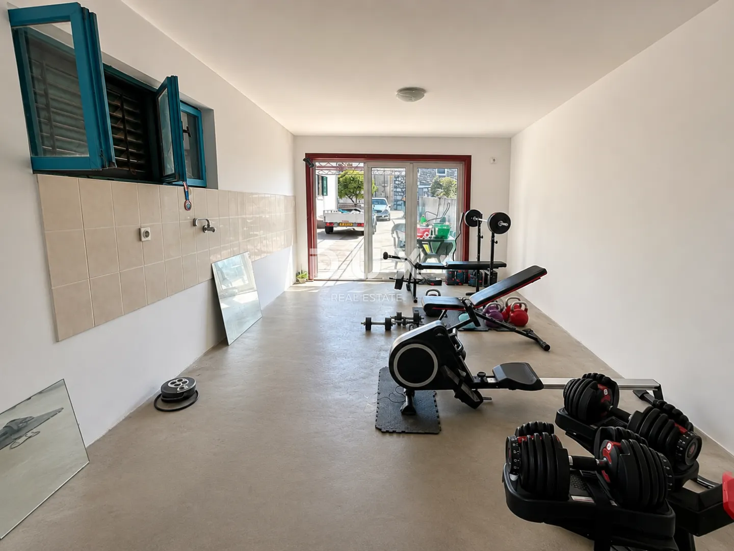 dalmacija, vodice – privatni mini resort s 4 apartmana i bazenom, 300 m od centra - slika 12