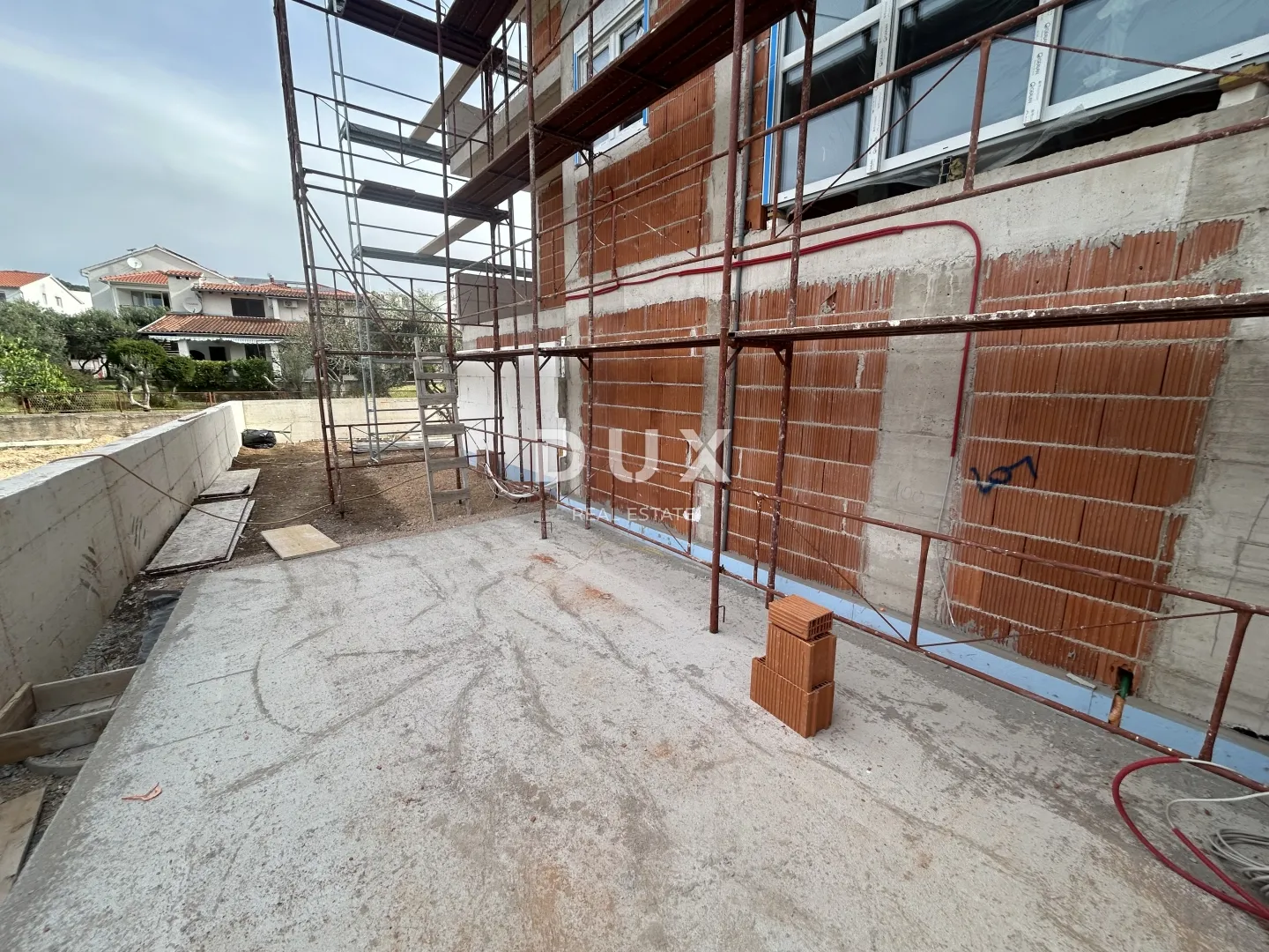 šibenik, vodice – 121 m² privatnog vrta, garaža, 500 m od mora - slika 8