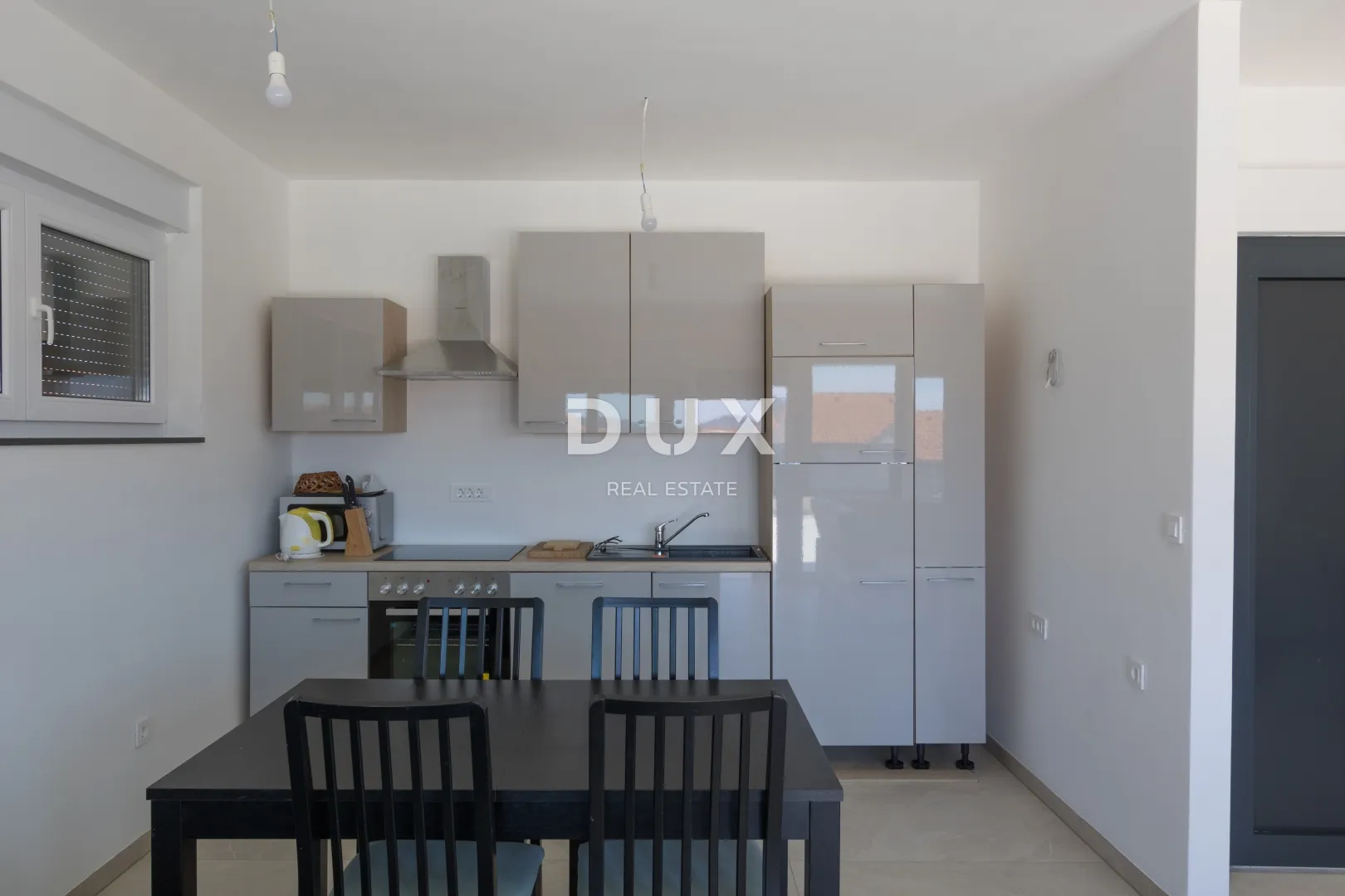 dalmacija, vodice - dvosoban stan na katu s 80m2 terase - slika 3