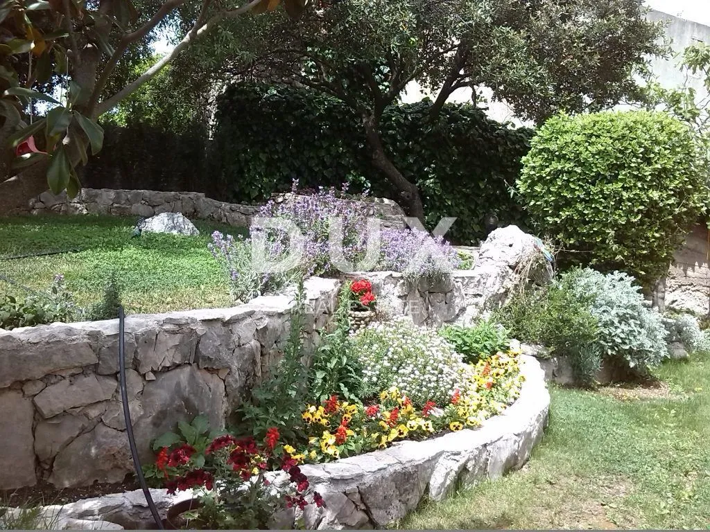 šibenik, brodarica - tri stana u prizemlju - slika 7