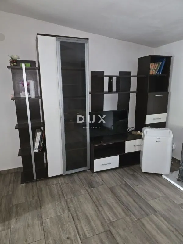 dalmacija, karin donji – prostrana kuća s dva apartmana i konobom - slika 9